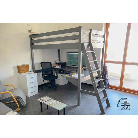 Lit mezzanine adulte 160x200 en bois massif avec accès échelle inclinée, vernis gris sans solvants