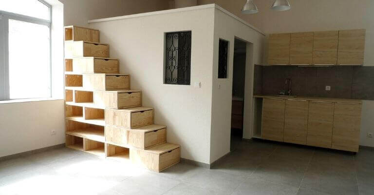escalier de rangement en bois