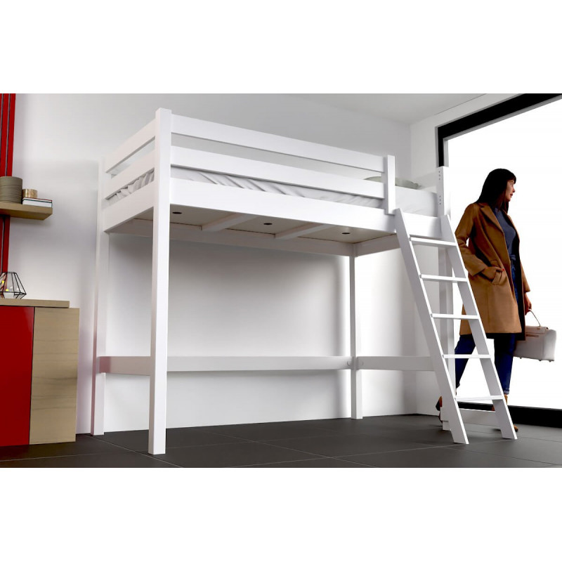 Lit haut ABC avec échelle inclinée 