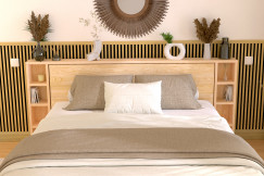 Opzione di stoccaggio con nicchie regolabili per la testiera