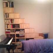 Treppe zum Bibliothekswürfel